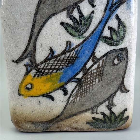 Antique Handcrafted Persian Iznik Vase - Picture 9 of 12